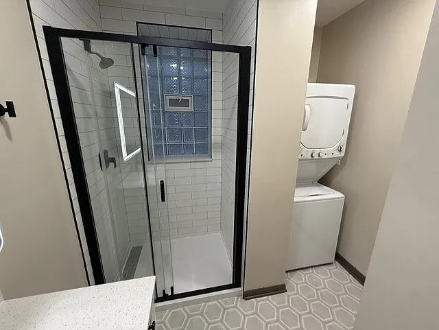 Barry Court - 722 W Barry Ave — Photo 4