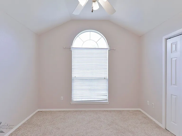 7825 Thompson Pkwy — Photo 16