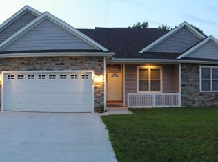 2696 Avalon Woods Dr, Portage, MI 49024