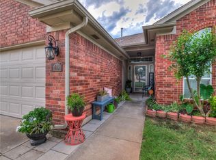 525 Woodsong Dr, Norman, OK 73071