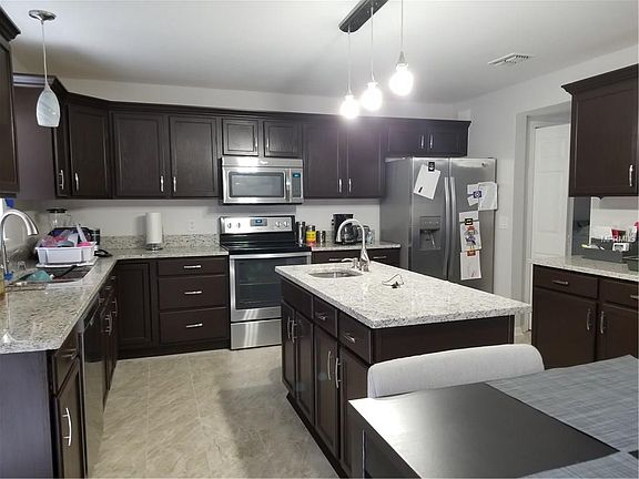 5th image of 925 Kenbar Ave