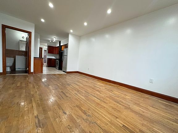 2nd image of 87 Kingsland Ave #1