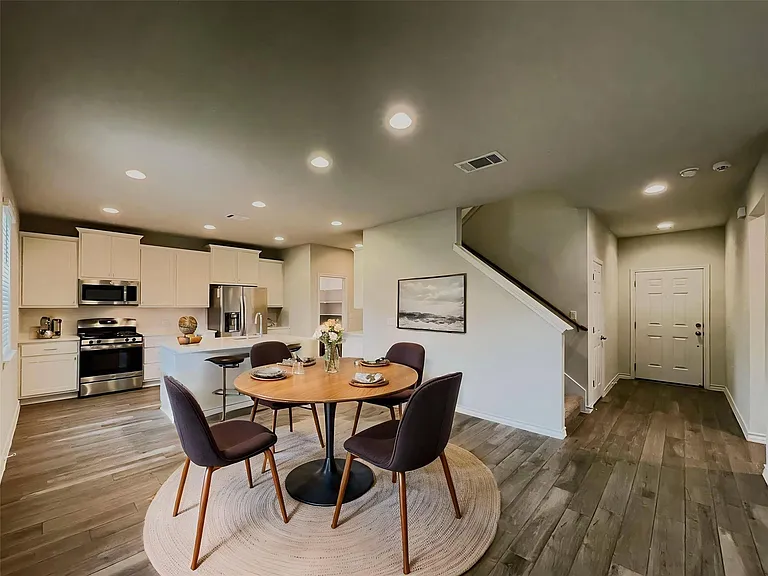 1602 Jacey Way — Photo 2