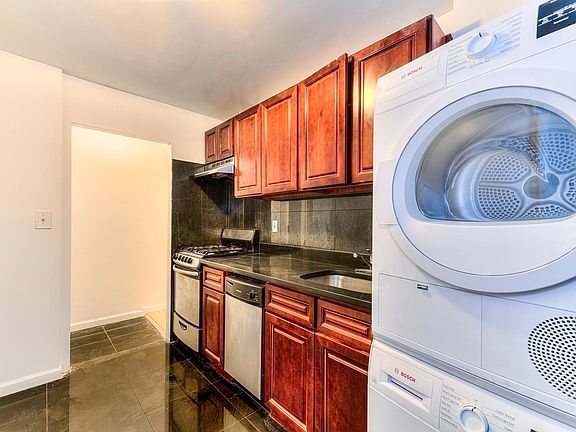 5th image of 3139 Broadway #1