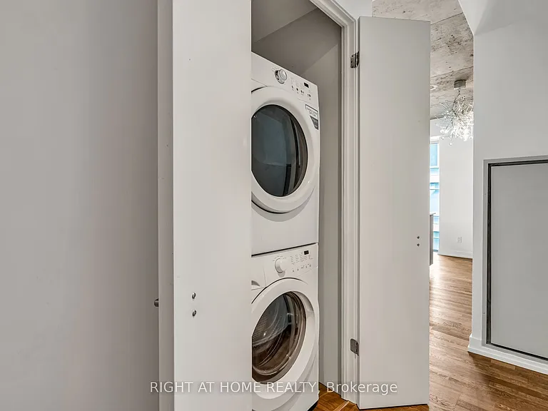 650 King St W #605 — Photo 39