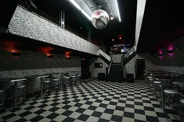 Rented by Pear NYC LLC | media 29