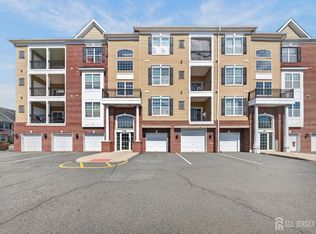 645 Doral Ct, Piscataway, NJ 08854