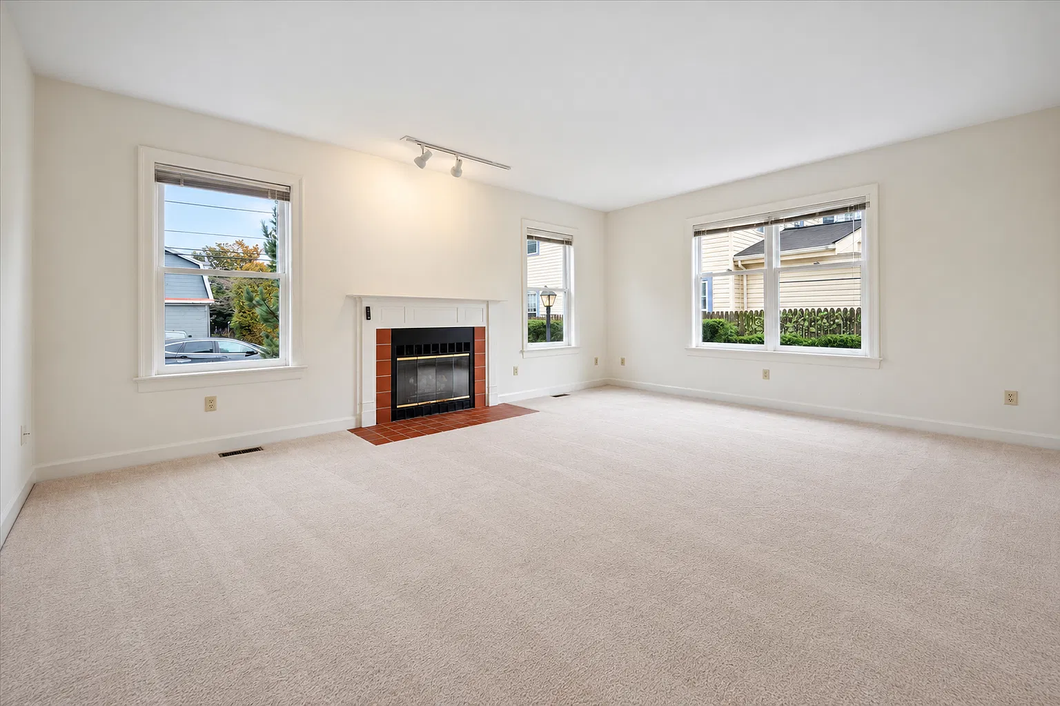 3 bed, 1700 sqft, $2,950 — Photo 4