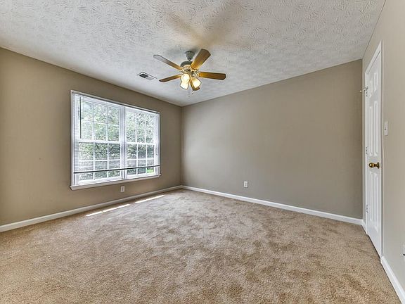 4th image of 420 Middle Valley Ln