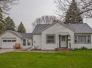 240 25th Ave SW, Cedar Rapids, IA 52404