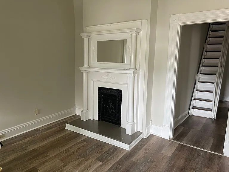 376 Park Ave — Photo 23