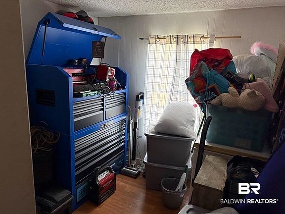 3rd image of 199 Robin Cir