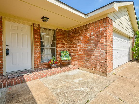 3rd image of 3702 Brier Gardens Dr