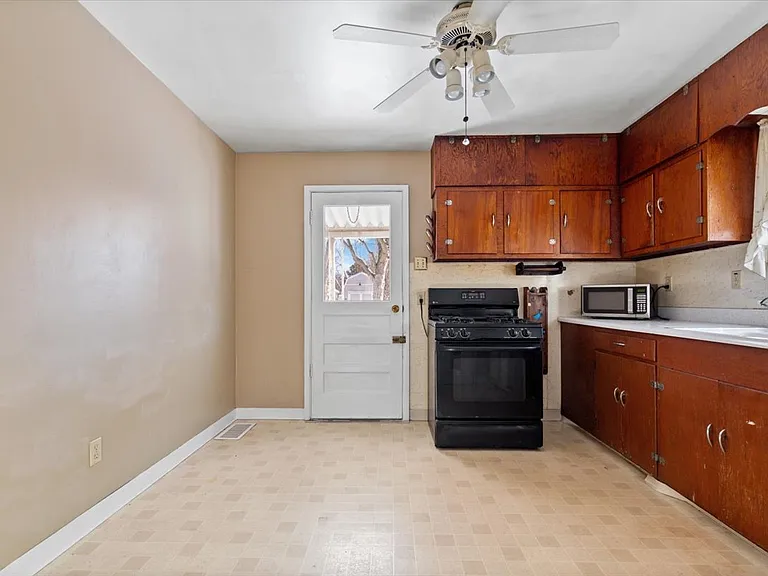 3241 S Harvey St — Photo 6
