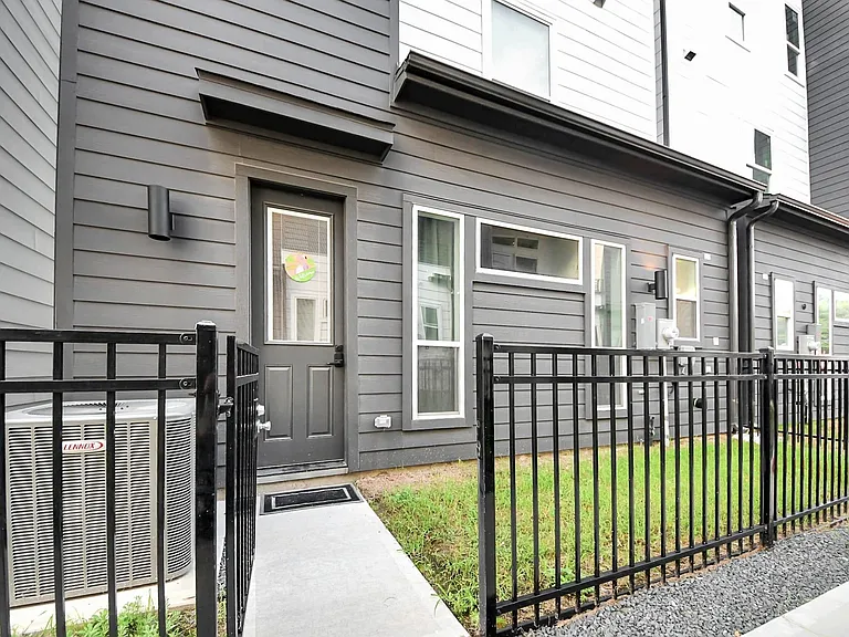 1104 Palmer St — Photo 36