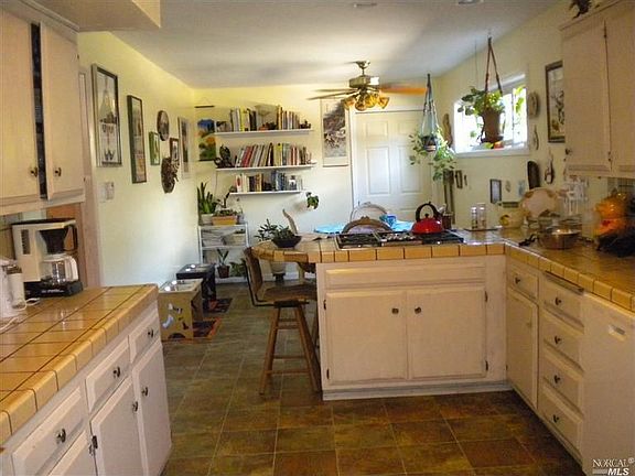3rd image of 40 Juanita Ct