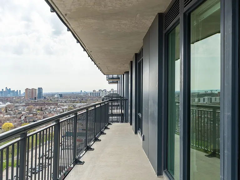 1185 Dupont St #1307 — Photo 25