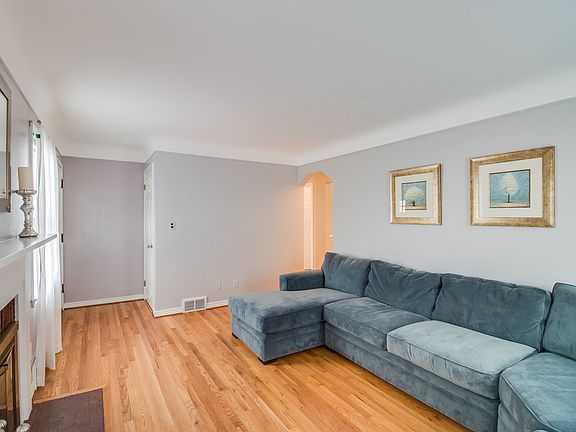 5th image of 9918 Brookfield St
