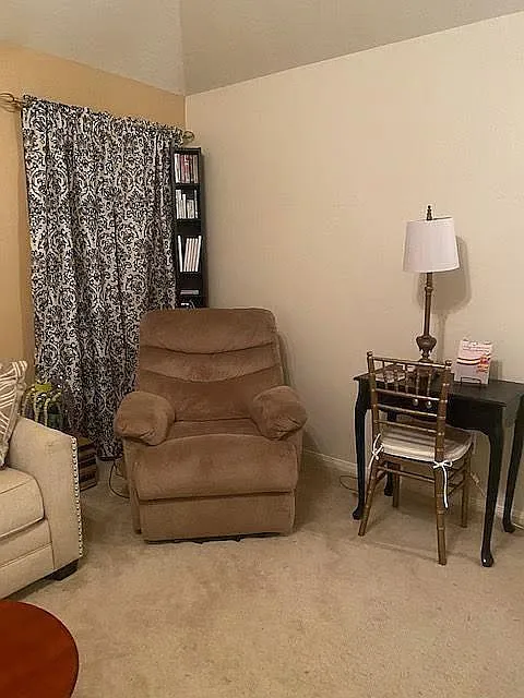 4 bed, 2.5 bath, 3401 sqft, $2,800 — Photo 4