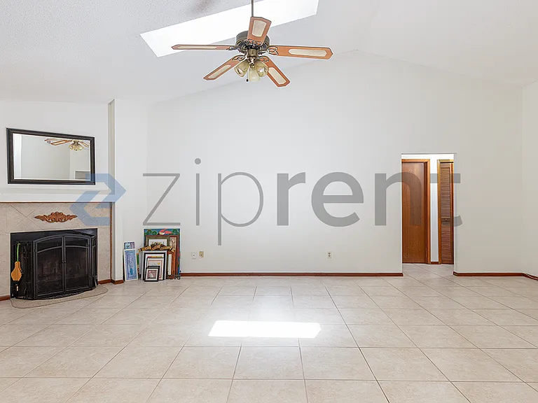 1272 Blueberry Ct — Photo 3