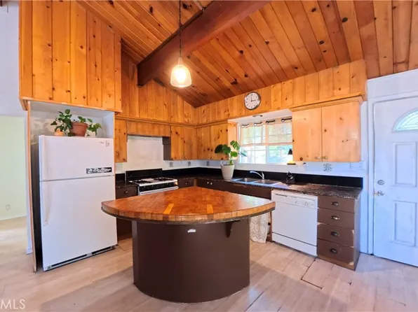 1935 Poplar Dr, Running Springs, CA 92382