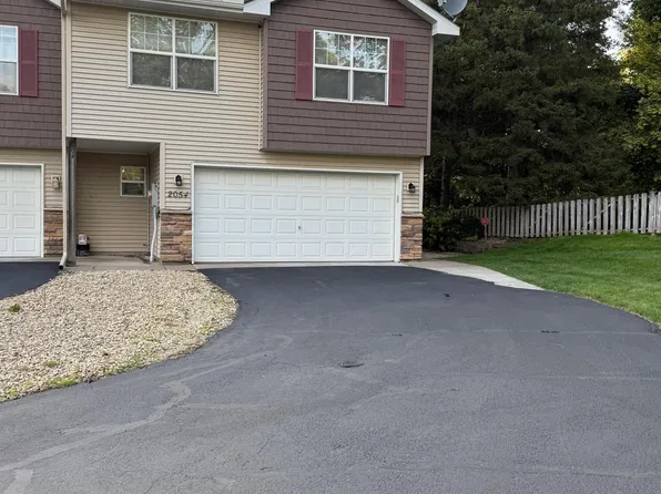 2054 Shryer Ct E, Saint Paul, MN 55109