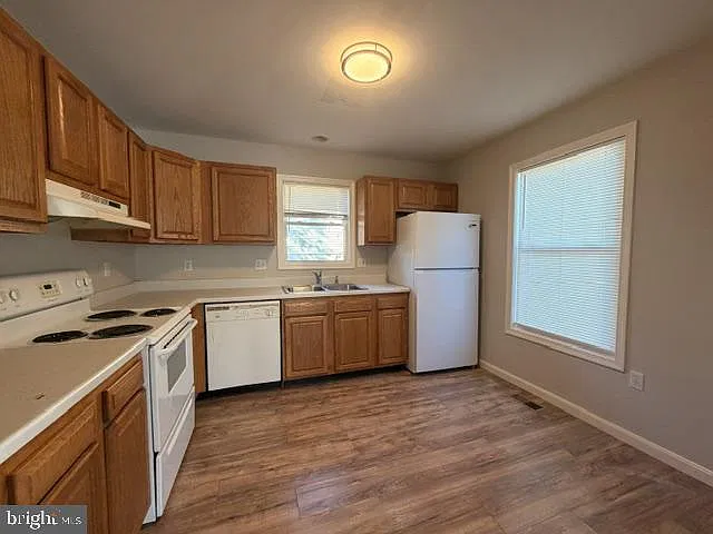 3 bed, 2.5 bath, 2100 sqft, $2,095 — Photo 4