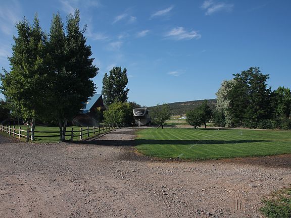 circular drive;RV parking