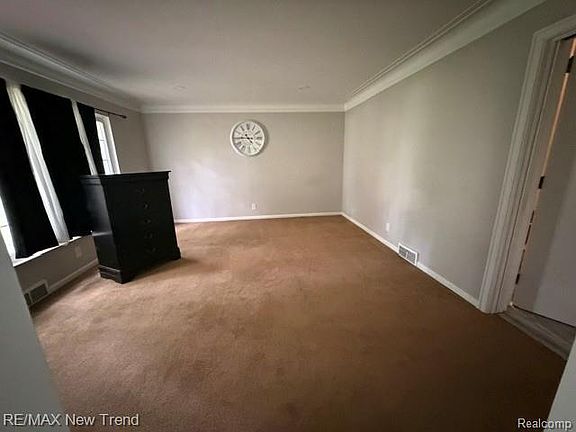 5th image of 272 Beech Daly Rd