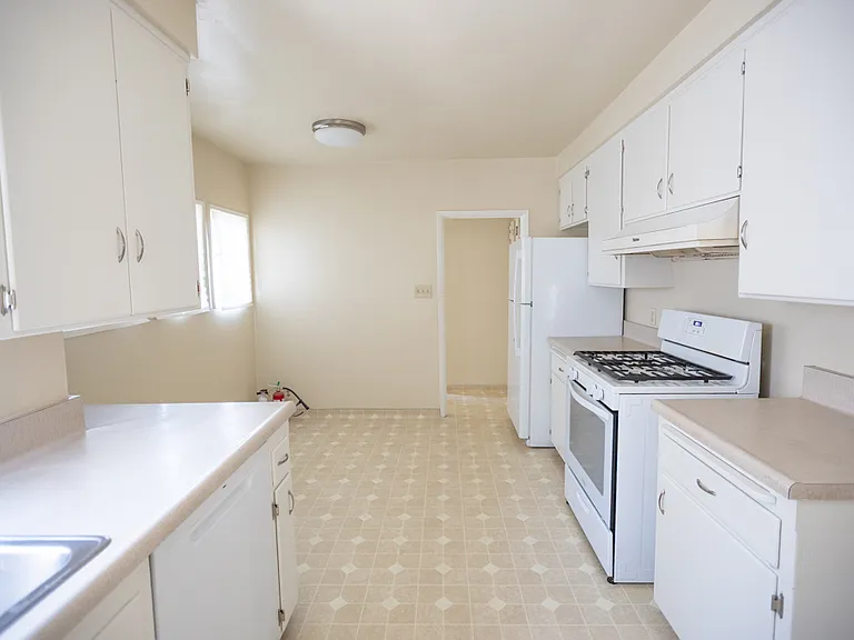452 W Wilson Ave — Photo 10