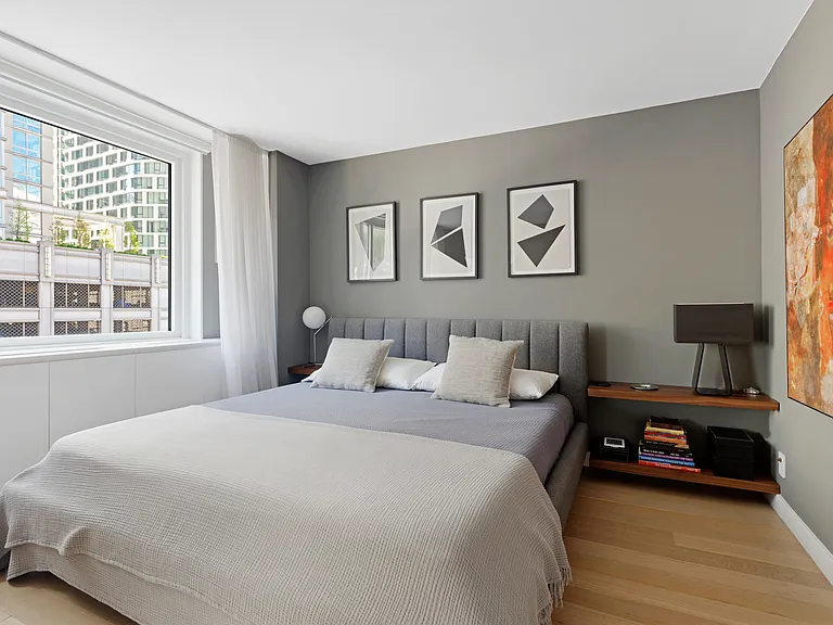 301 W 53rd St #4H — Photo 10