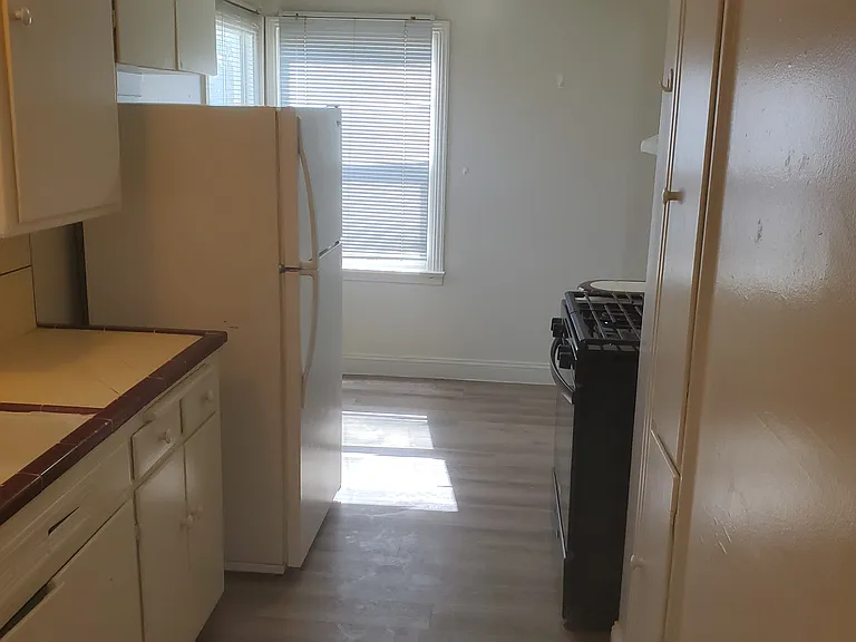 2014 Mayfair Dr W — Photo 7