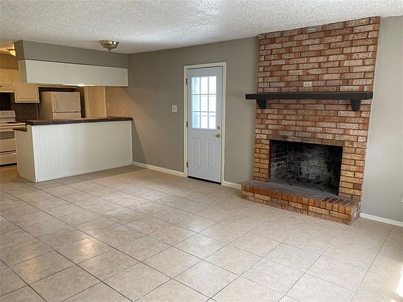 3rd image of 1728 Jenkins Ln
