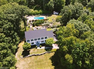 4 October Hill Rd, Oak Ridge, NJ 07438