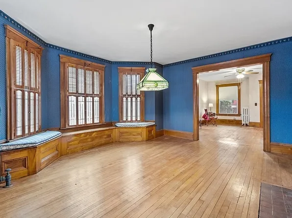 88 Maple St, Gardner, MA 01440