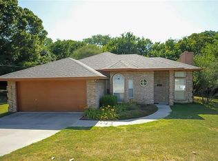 1412 S Elm St, Weatherford, TX 76086