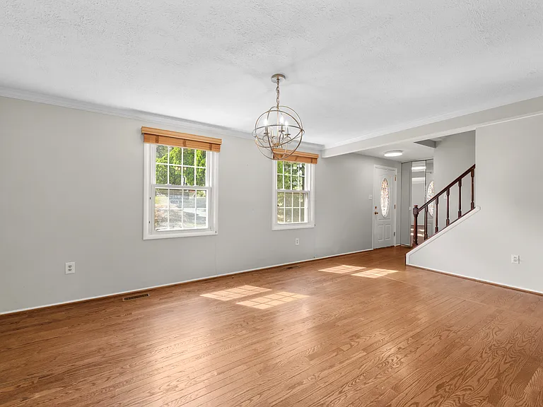 1161 Kettle Pond Ln — Photo 11