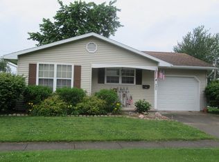 405 NW 2nd St, Casey, IL 62420