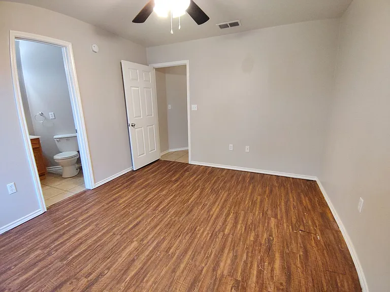 526 N Dover Ave — Photo 20