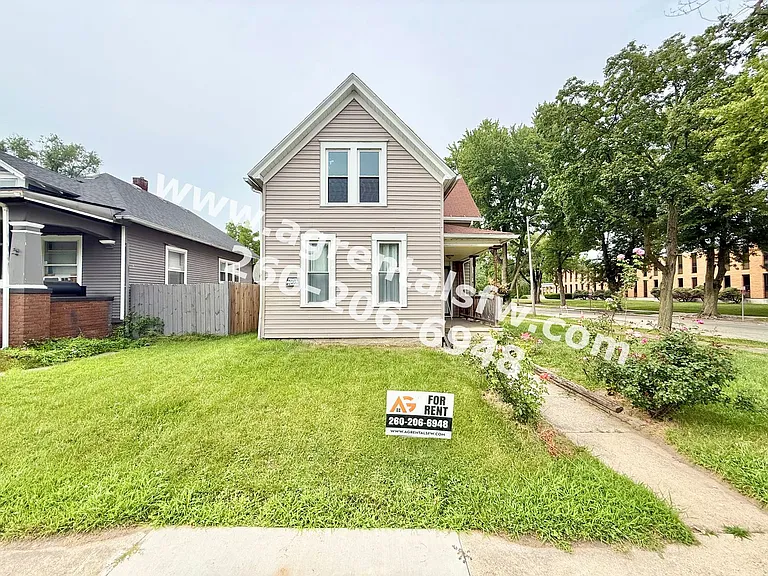 825 Eckart St — Photo 1