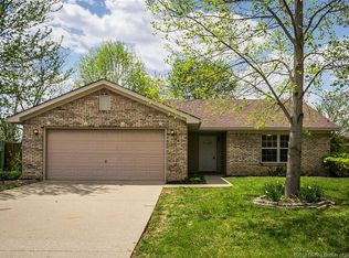 1206 Stonelilly Dr, Jeffersonville, IN 47130