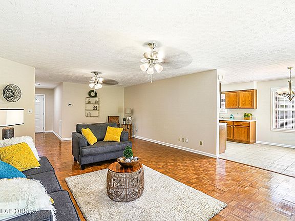 5th image of 4419 Hartland Ln