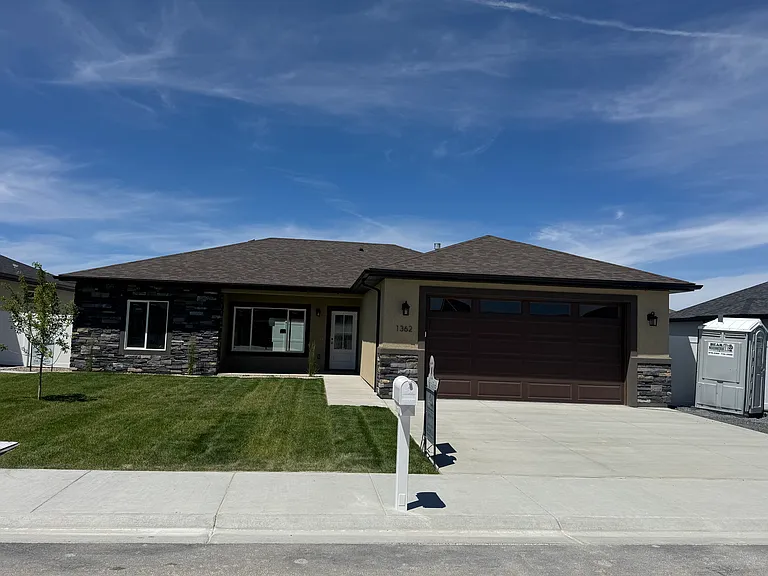 1362 Haizlee Way — Photo 2