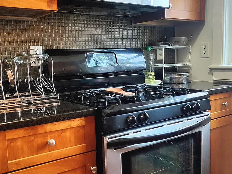81 Westminster Ave #D — Photo 6