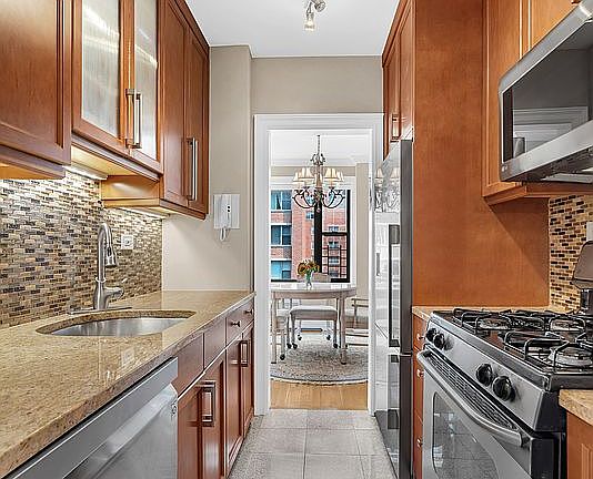 3rd image of 55 E End Ave APT 11F