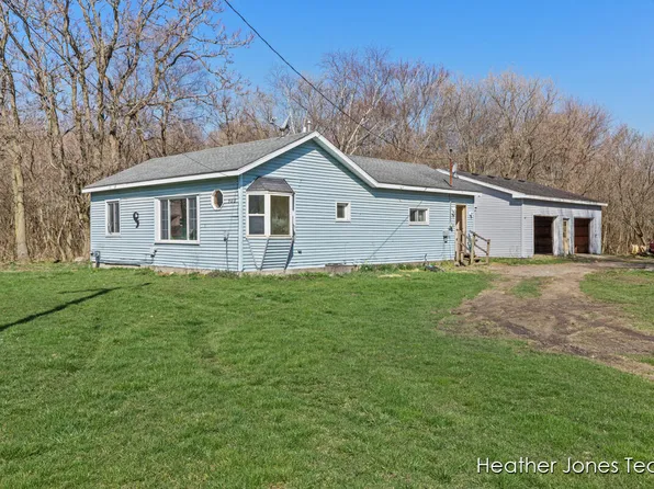 506 W Riverside Dr, Ionia, MI 48846