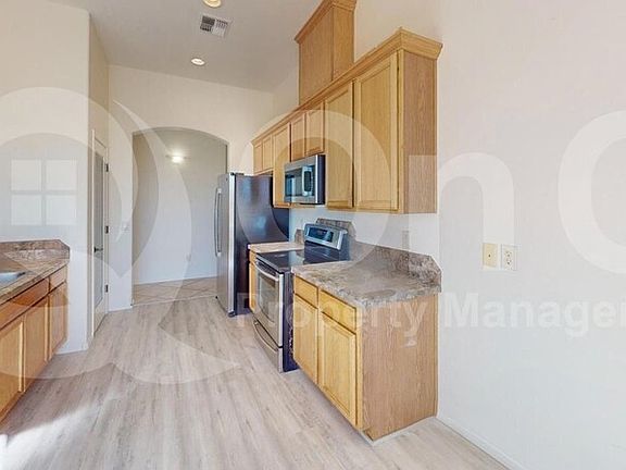 4th image of 724 S Baker James Cauthen Pl