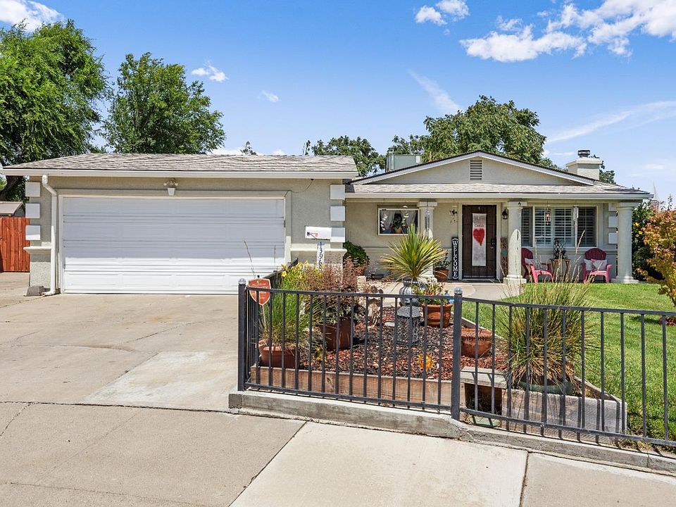 1st image of 13968 Montezuma Way