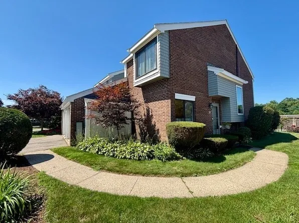 272 Greenbrook Dr Unit 272, Stoughton, MA 02072