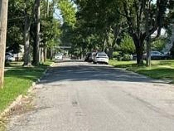 Exterior Neighborhood (street photo)